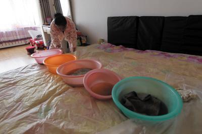 彰武楼上漏水，住户失联，小区没物管，业主维权难！律师来支招……